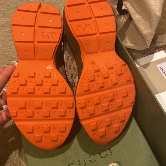 Gucci - Picture 2 of 4